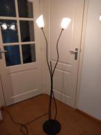 Vloerlamp met 2 buigbare stangen en melkglas, Huis en Inrichting, Lampen | Vloerlampen, Ophalen, Gebruikt, Glas, 150 tot 200 cm