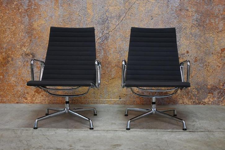 ZGAN 2 donkergrijze Vitra EA116 design draaifauteuils, Huis en Inrichting, Fauteuils, Zo goed als nieuw, Leer, Metaal, Stof, Minder dan 50 cm