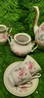 Servies, kopjes, koffiekan, suikerpot en melkkannetje, Huis en Inrichting, Keuken | Servies, Gebruikt, Ophalen of Verzenden