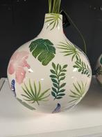 Grote witte aardewerk bolvaas met vlinders, bloemen,bladeren, Ophalen, Wit, Aardewerk of Porselein, Zo goed als nieuw