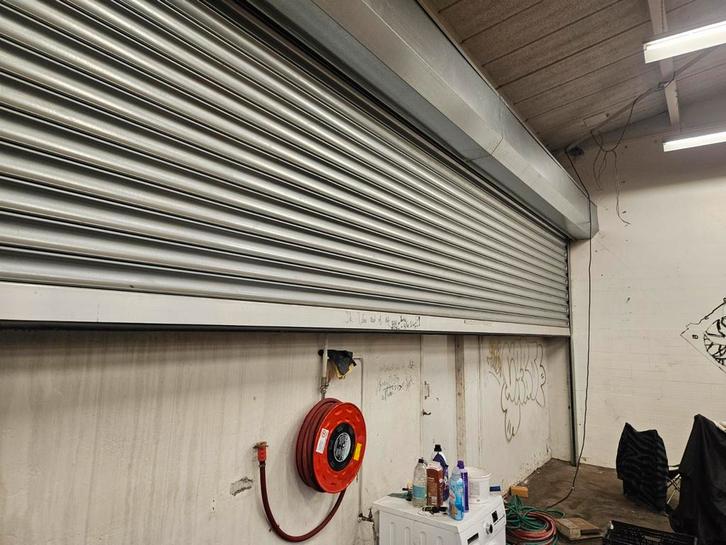 Zware stalen rolluiken, Doe-het-zelf en Verbouw, Rolluiken, Zo goed als nieuw, 200 cm of meer, 200 cm of meer, Elektrische bediening