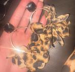 Leuke oorbellen met bloem en steentjes, Overige materialen, Zwart, Ophalen of Verzenden, Zo goed als nieuw