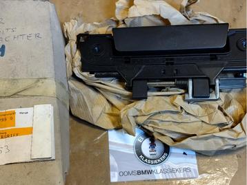 BMW E34 deurgreep buiten re.achter 51228138952 beschikbaar voor biedingen