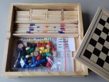 houten reis spellendoos beschikbaar voor biedingen