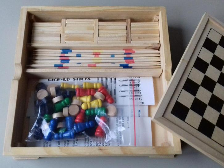 houten reis spellendoos, Hobby en Vrije tijd, Gezelschapsspellen | Bordspellen, Zo goed als nieuw, Een of twee spelers, Drie of vier spelers
