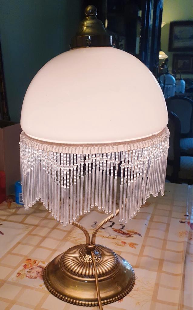 Antieke Tafellamp Melkglas Messing Kraaltjes, Huis en Inrichting, Lampen | Vloerlampen, Ophalen