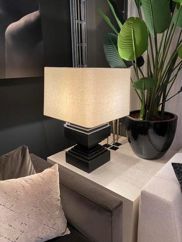 Uniek object schemerlamp beschikbaar voor biedingen