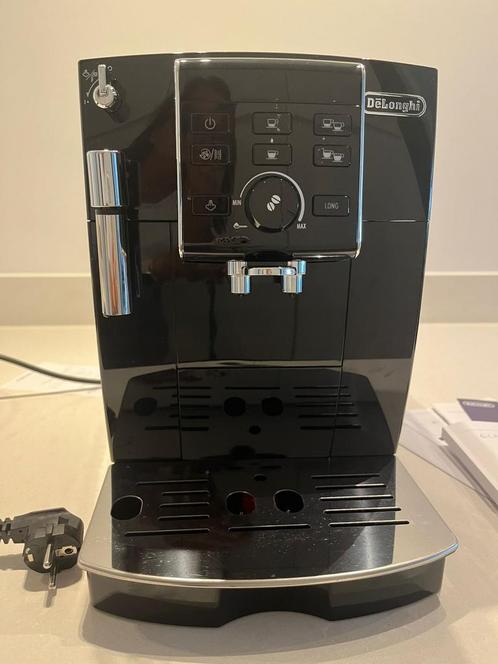 DeLonghi ECAM13.123.B Espresso Machine zgan, Witgoed en Apparatuur, Koffiezetapparaten, Gebruikt, Koffiebonen, Espresso apparaat