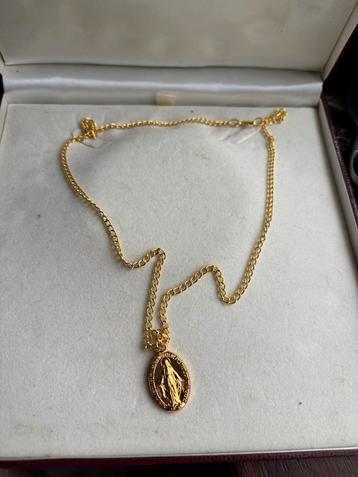 Goudkleurige Maria Ketting beschikbaar voor biedingen