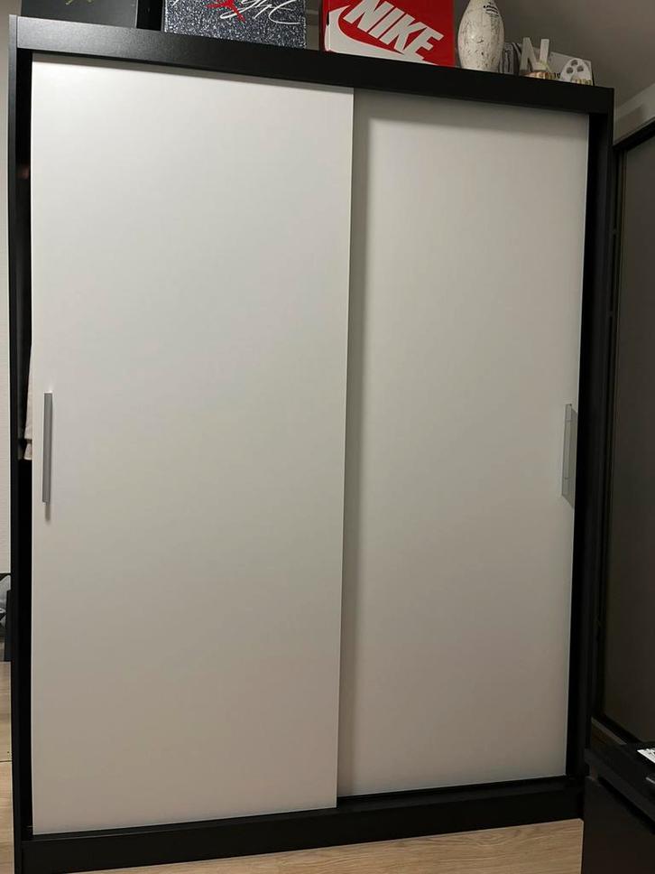 Mooie zwart met witte kledingkast, Huis en Inrichting, Kasten | Kledingkasten, Zo goed als nieuw, 150 tot 200 cm, 150 tot 200 cm