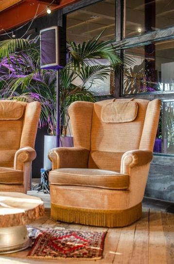 2 x oma fauteuil lekker ouderwets beschikbaar voor biedingen