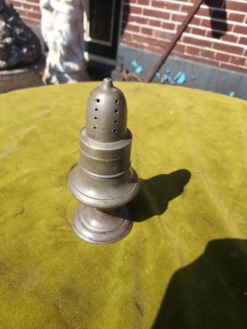 Antieke tinnen peper-zandstrooier, engeltjes tin. beschikbaar voor biedingen