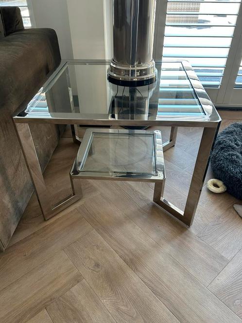 Te koop 2 bijzettafels glas en chroom  Rhoon living., Huis en Inrichting, Tafels | Bijzettafels, Zo goed als nieuw, Vierkant, 45 tot 60 cm