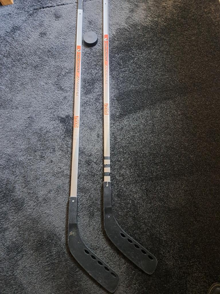 2 IJshockey Sticks + Puck, Sport en Fitness, Ophalen, Gebruikt, Stick