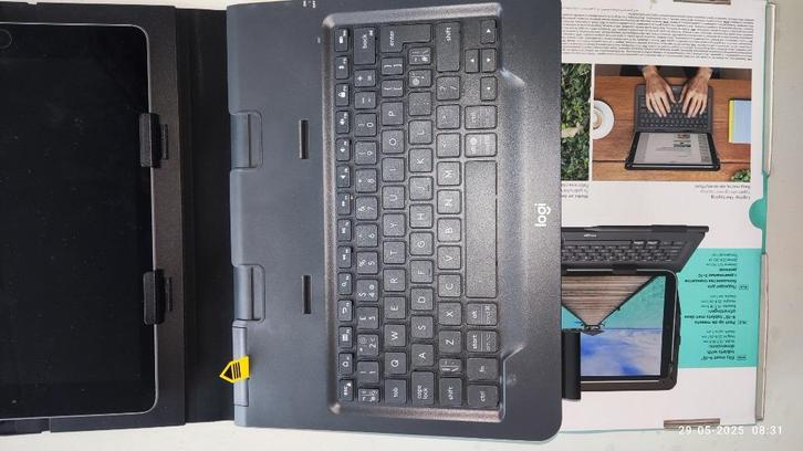Logitech Universal Folio Toetsenbord 9-10 inch alle modellen, Computers en Software, Tablet-hoezen, Nieuw, Bescherming voor- en achterkant