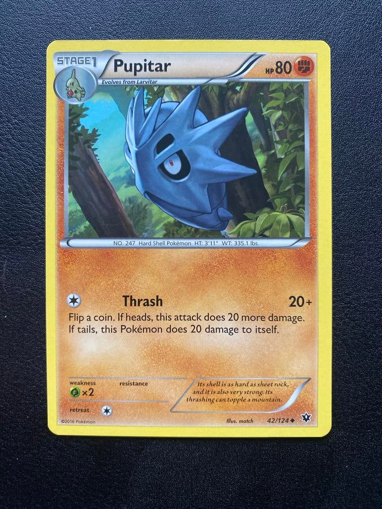 Pupitar 42/124 Pokémon XY Fates Collide Packfresh Mint, Ophalen of Verzenden, Zo goed als nieuw, Losse kaart
