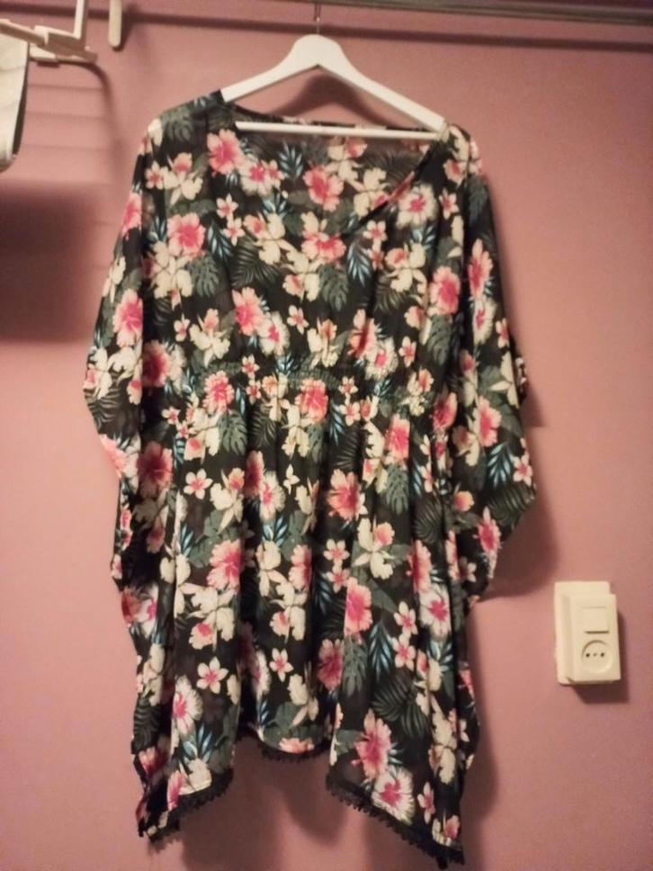 Bloemen shirtje doorzichtig maat 40/42, Kleding | Dames, Jumpsuits, Gedragen, Maat 42/44 (L), Zwart, Ophalen
