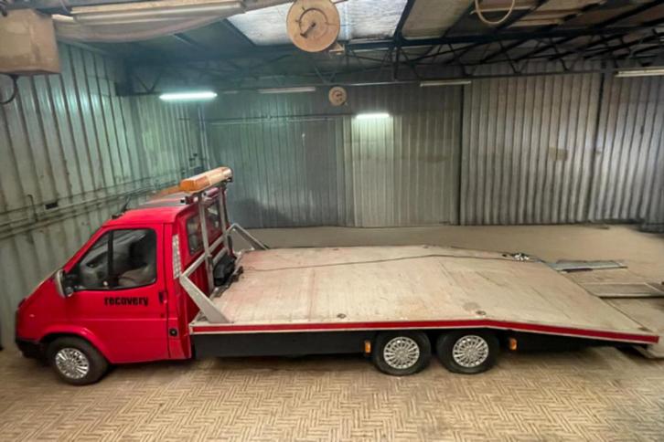 Autotransport / Ford Transit restauratie, Auto's, Ford, Particulier, Transit, Diesel, Overige carrosserieën, Handgeschakeld, Rood