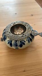 Delfs blauw met verzilverd theezeefje, Antiek en Kunst, Antiek | Goud en Zilver, Ophalen of Verzenden