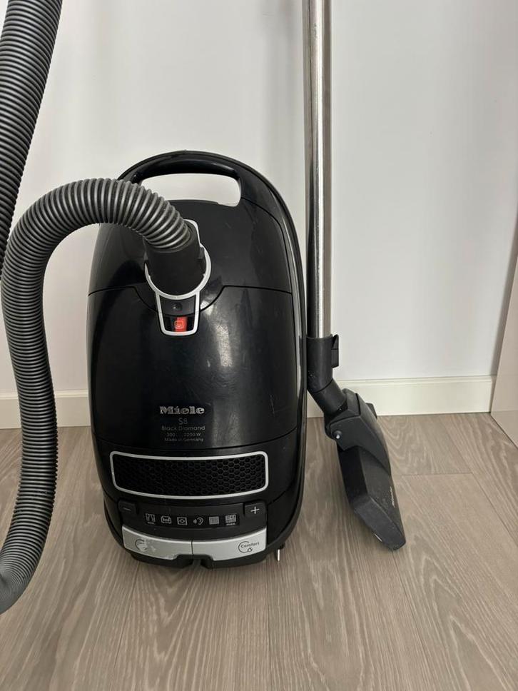 Zwarte Stofzuiger Miele S8 - Werkt Goed - Actieradius 15M, Witgoed en Apparatuur, Stofzuigers, Gebruikt, Stofzuiger, 2000 watt of meer