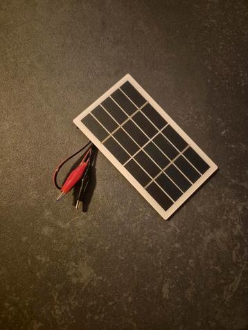 Klein zonnenpanneeltje  beschikbaar voor biedingen