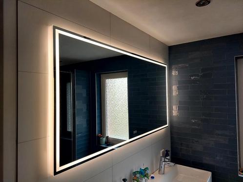 Badkamerspiegel 140 B, met LED en verwarmingselement, Huis en Inrichting, Badkamer | Badkamermeubels, Zo goed als nieuw, Overige typen
