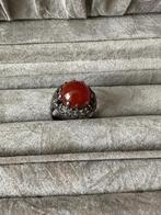 Antieke ring met oranje rode steen, Sieraden, Tassen en Uiterlijk, Ringen, 18 tot 19, Gebruikt, Verzenden, Oranje