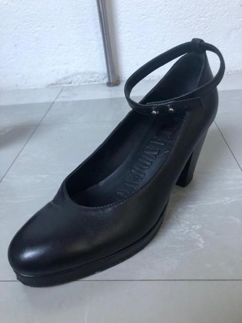 A.F. Vandevorst pump zwart Hak wit 7,5 cm M 38,5 Zeer Goed, Kleding | Dames, Schoenen, Zo goed als nieuw, Pumps, Zwart, Ophalen of Verzenden