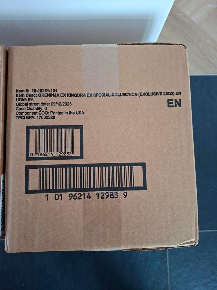 Pokemon Greninja Ex & Kingdra Ex SIR Collection Sealed Case, Hobby en Vrije tijd, Verzamelkaartspellen | Pokémon, Nieuw, Boosterbox