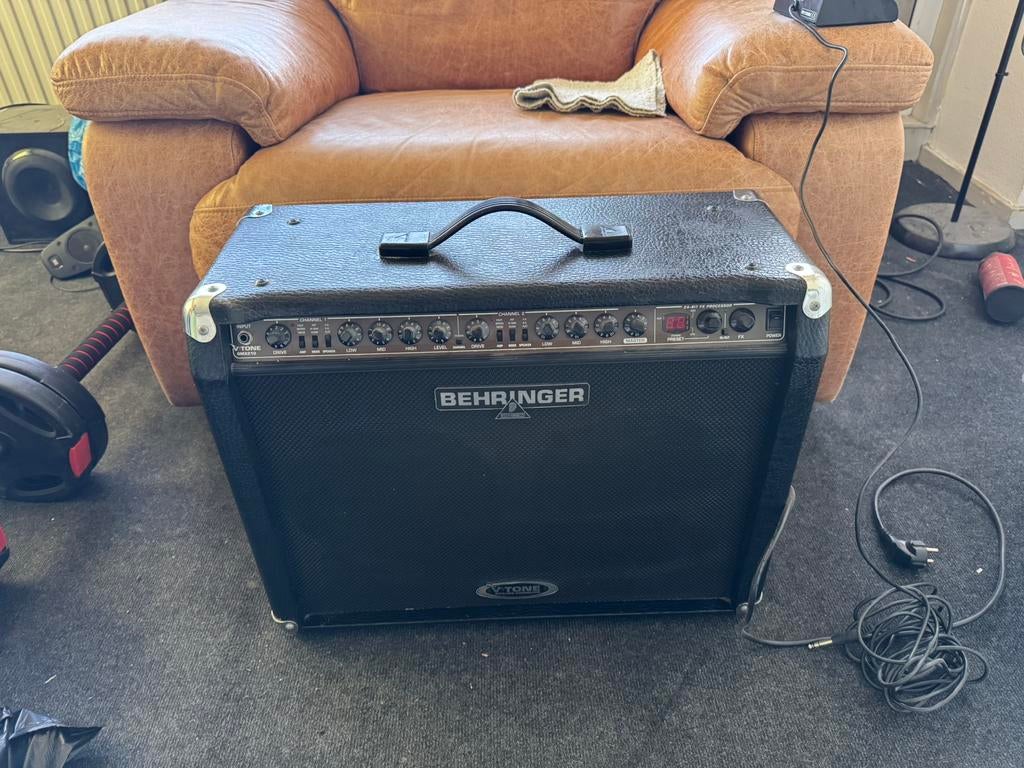 Behringer V-Tone GX210 Gitaarversterker, Muziek en Instrumenten, Versterkers | Bas en Gitaar, Gebruikt, Gitaar, 50 tot 100 watt