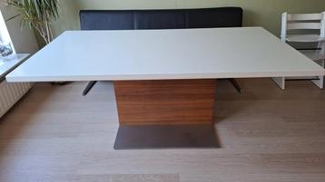 Zware Eetkamertafel - Robuust & Stijlvol beschikbaar voor biedingen