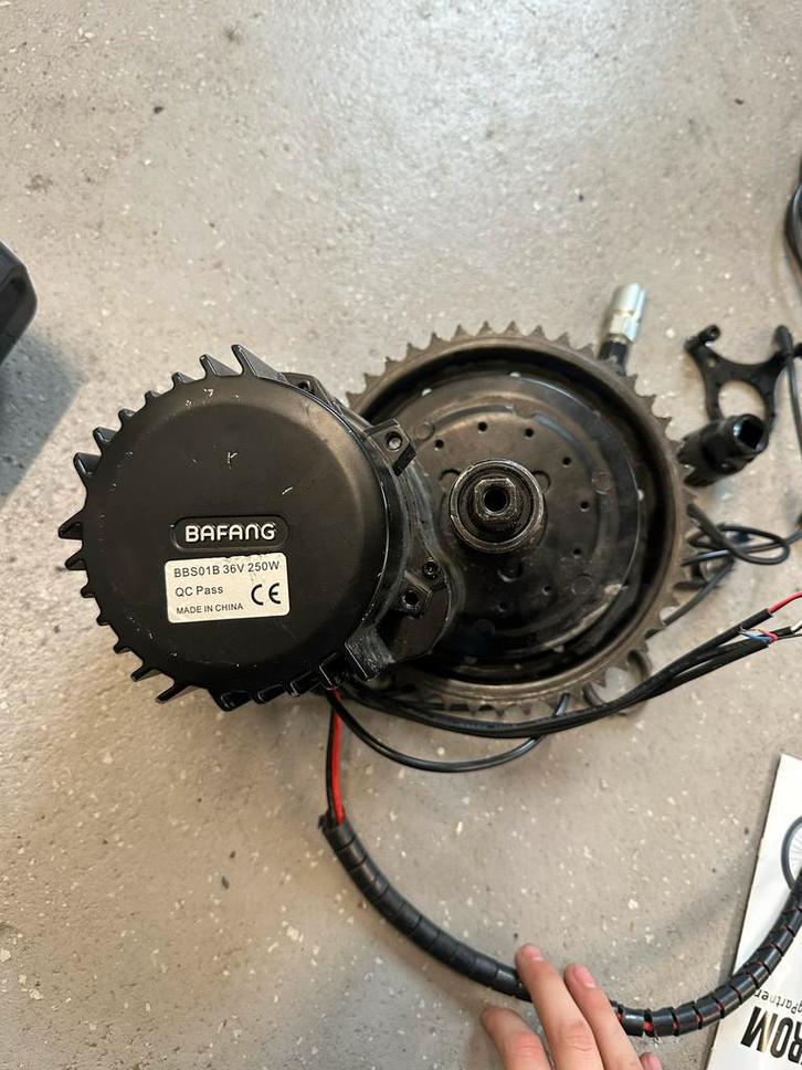 Befang 1000wat conversion kit mid drive met accu, Fietsen en Brommers, Brommerhelmen, Zo goed als nieuw, Ophalen of Verzenden