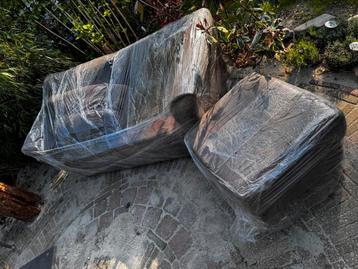 Bankstel, ruime tweezits + hocker  beschikbaar voor biedingen
