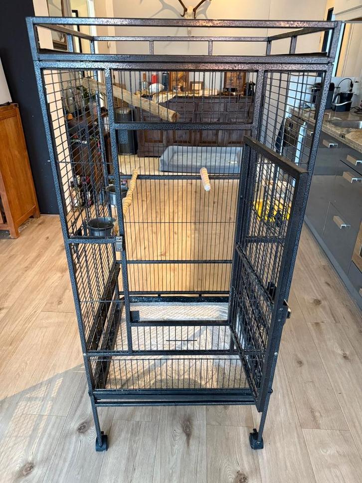 Zeer nette vogelkooi, Dieren en Toebehoren, Vogels | Hokken en Kooien, Zo goed als nieuw, Vogelkooi, Metaal, Ophalen