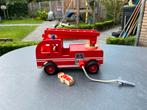 Houten Brandweerauto, Kinderen en Baby's, Speelgoed | Houten speelgoed, Ophalen of Verzenden, Gebruikt, Duw- of Trekspeelgoed