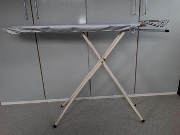 Strijkplank retro vintage beschikbaar voor biedingen