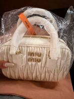 Miu Miu Avondtasje - Nieuwstaat, Sieraden, Tassen en Uiterlijk, Tassen | Damestassen, Ophalen of Verzenden, Zo goed als nieuw