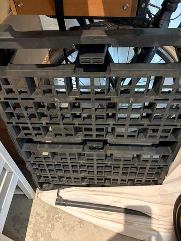 Plastic pallet beschikbaar voor biedingen