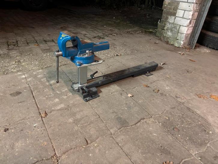 Uitschuifbare bankschroef met houder, Doe-het-zelf en Verbouw, Gereedschap | Zaagmachines, Gebruikt, Overige typen, Ophalen