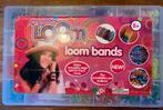Loom bands in oobergdoos met officiele Loom en haak, Ophalen of Verzenden, Zo goed als nieuw