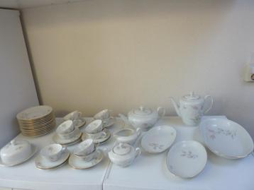 Oud ontbijt servies. Valeram. 12 delig. beschikbaar voor biedingen