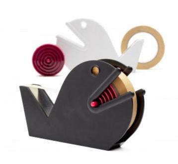 Jonas de walvis plakbandhouder wit beschikbaar voor biedingen