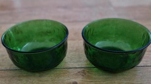 Twee Arcoroc Sierra Schaaltjes groen, Huis en Inrichting, Woonaccessoires | Schalen en Manden, Zo goed als nieuw, Rond, Glas, Ophalen of Verzenden