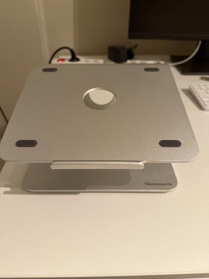 Neomounts Laptop Holder (standaard / laptopsteun), Computers en Software, Laptopstandaarden, Zo goed als nieuw, Ophalen