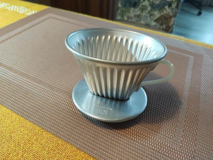 Oude aluminium koffiefilter-houder. Melitta 101, Antiek en Kunst, Antiek | Keukenbenodigdheden, Ophalen of Verzenden