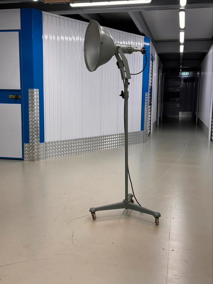 Originele vintage studiolamp uit de jaren ‘20 ‘30, Huis en Inrichting, Lampen | Vloerlampen, 200 cm of meer, Metaal, Ophalen of Verzenden