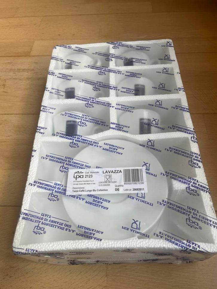 6 stuks Lavazza Lungo Blu kopjes nieuw in doos, Witgoed en Apparatuur, Koffiezetapparaten, Zo goed als nieuw, Koffiemachine, Ophalen of Verzenden