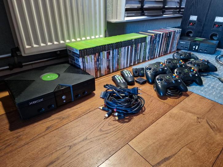 2x Xbox OG - 39 games - 32 DVD's - 6 controllers!!, Spelcomputers en Games, Spelcomputers | Xbox Original, Gebruikt, Met 3 controllers of meer