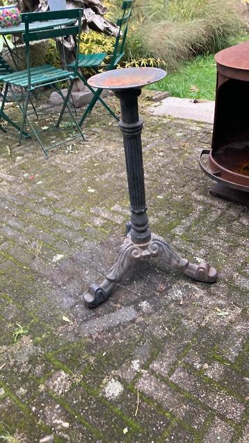 Gietijzeren tafelpoot 70 cm hoog beschikbaar voor biedingen