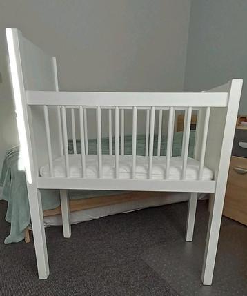 Mooie witte wieg met matrasje te koop! beschikbaar voor biedingen